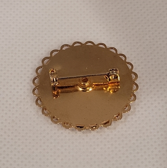 VINTAGE Handcrafted Dainty Petit Point Floral Brooch - Picture 9 of 14